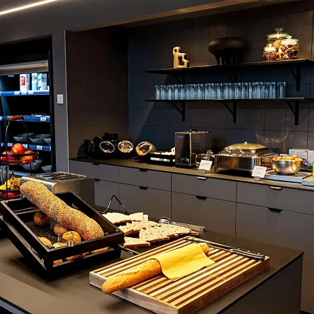 Hotel Zleep Lausanne-chavannes 3*