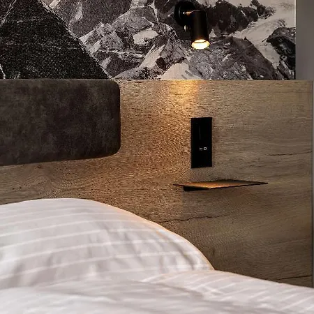 Hotel Zleep Lausanne-chavannes 3*